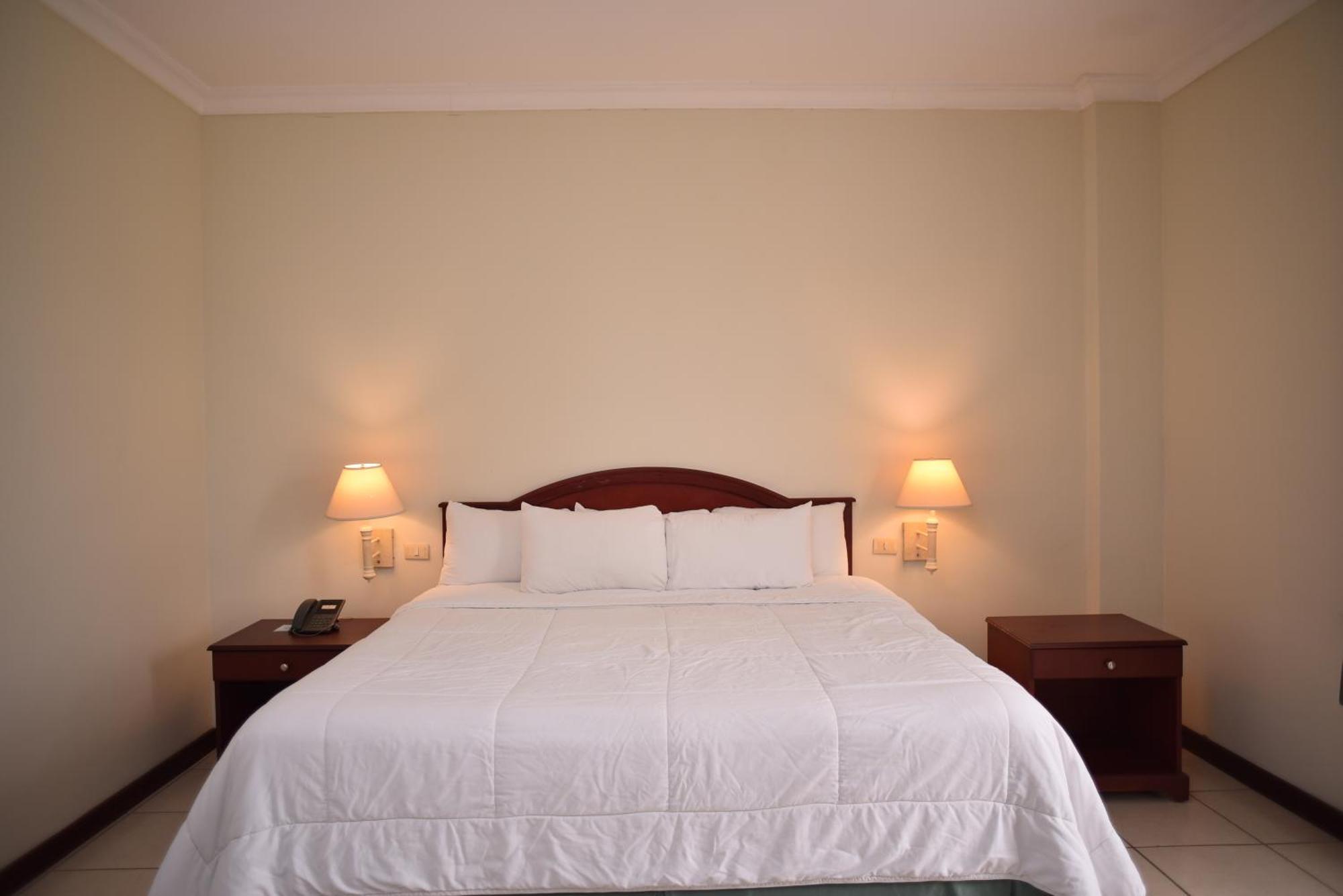 Mirador Plaza 4*